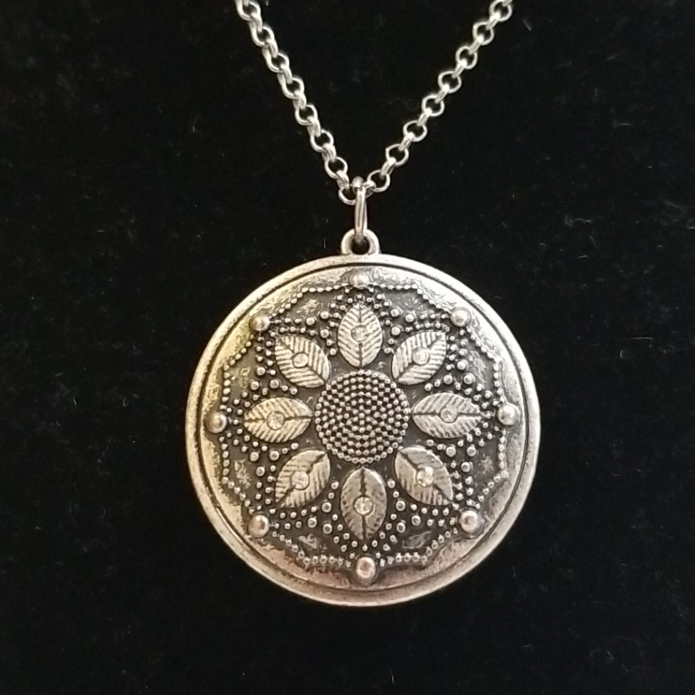 Carved flower jeweled accent necklace Silver